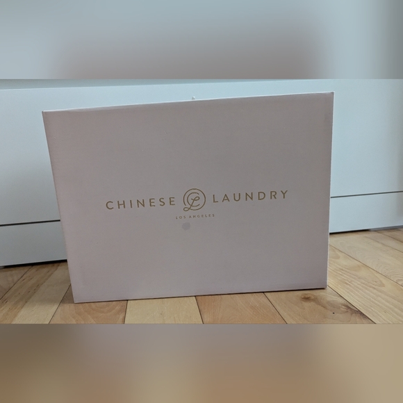 Chinese Laundry White Platform Heel Sandal, Size 10 - Picture 7 of 7